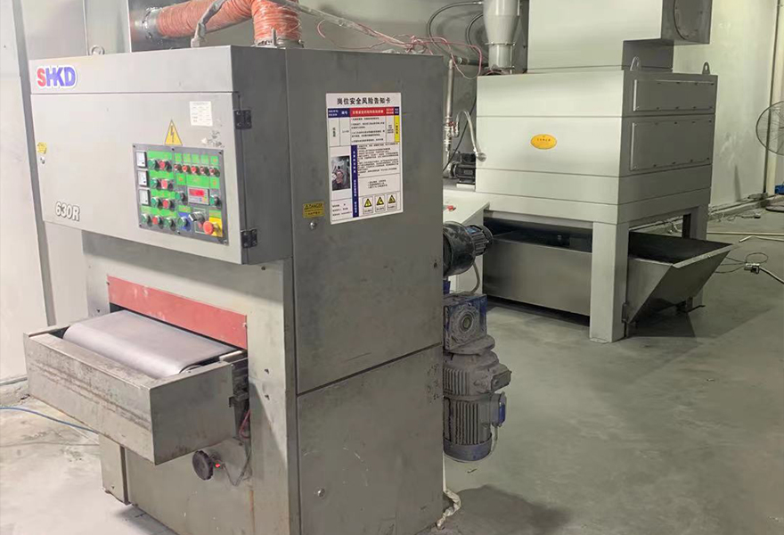 自動拉絲機除塵