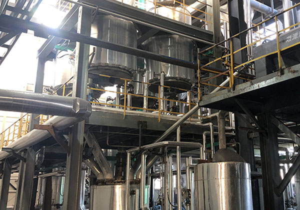 飼料添（tiān）加劑廢水三效蒸發係統（tǒng）母液脫水機